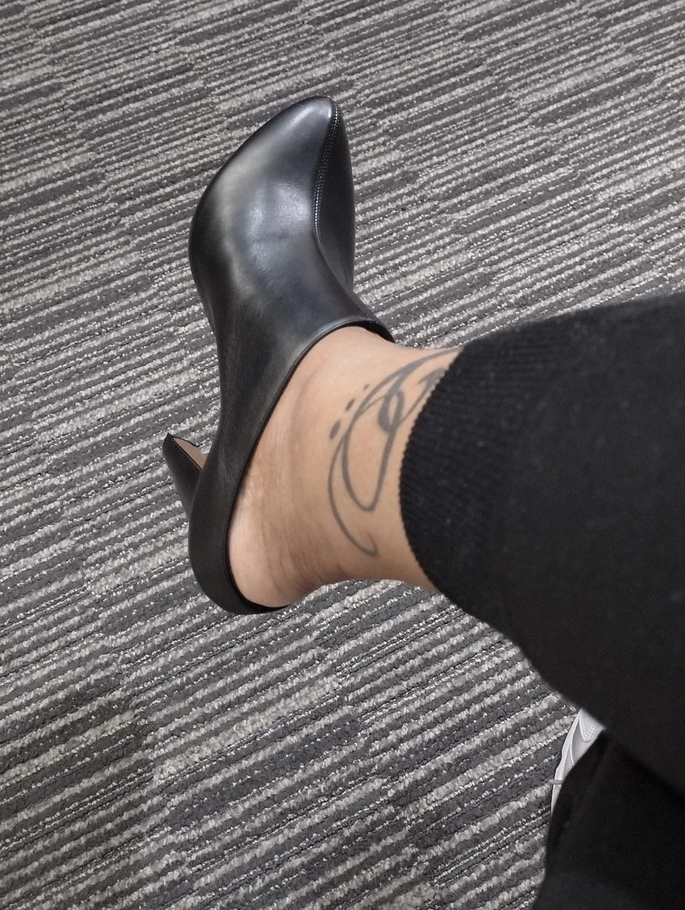 Alexander McQueen Black Leather Mules - Picture 13 of 15